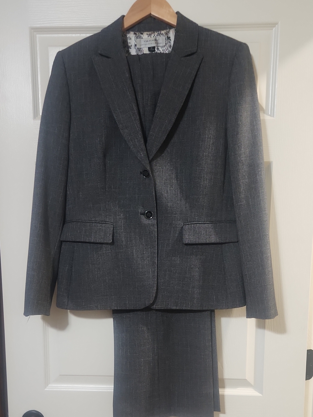 Women’s Gray Two-Piece Pants Suit, EUC, 12, Tahari